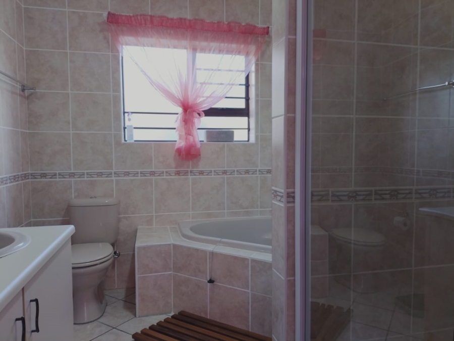 4 Bedroom Property for Sale in Fraaiuitsig Western Cape